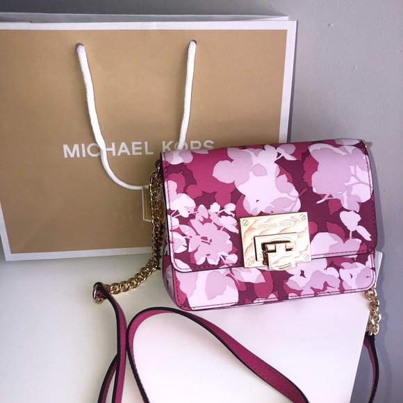 Michael Kors Handbags - 🌺Michael Kors🌺Tina Small Crossbody Leather Purse
